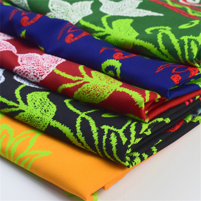 Tela floral el 148Cm de la venta de la diversa de los colores 100%Polyester Digitaces de la moda impresión caliente del paño para el vestido
