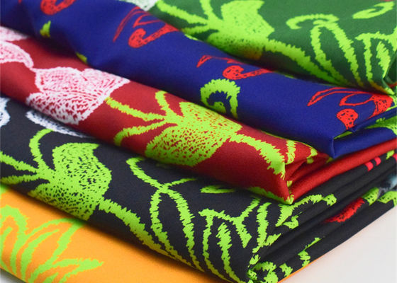 El poliéster grande de la flor imprimió la tela para los accesorios de la decoración