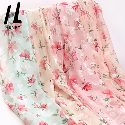 La luz suave de la tela de Tulle del pequeño estilo fresco texturiza los poliésteres tejidos de la gasa florales para el vestido