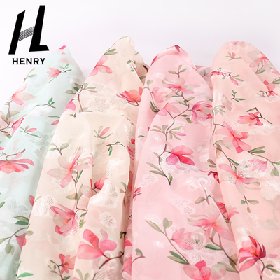 La luz suave de la tela de Tulle del pequeño estilo fresco texturiza los poliésteres tejidos de la gasa florales para el vestido